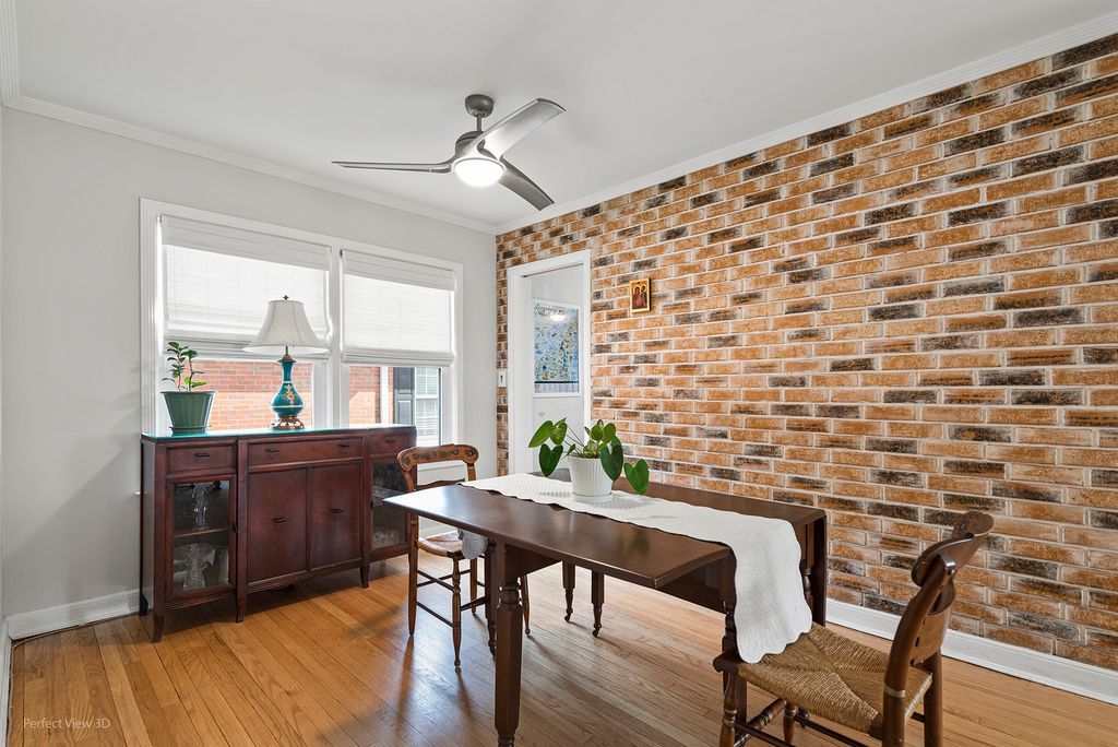 Image 6 of property listing at 621 Oriole Avenue N, Park Ridge, IL 60068