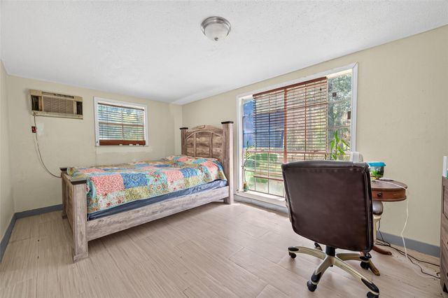 136 County Road 3708, Splendora, TX 77372