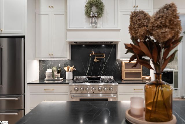 613 Aqua View Drive, Seneca, SC 29672