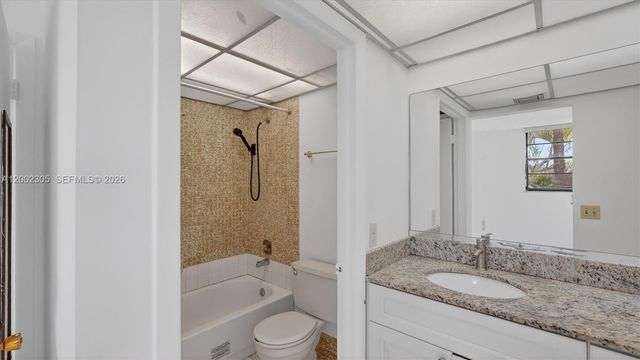 10975 SW 107th Street 202, Miami, FL 33176