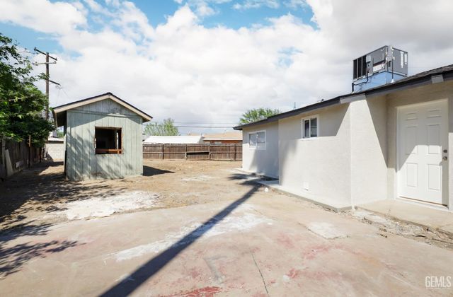 5801 Gowdy Lane, Bakersfield, CA 93307