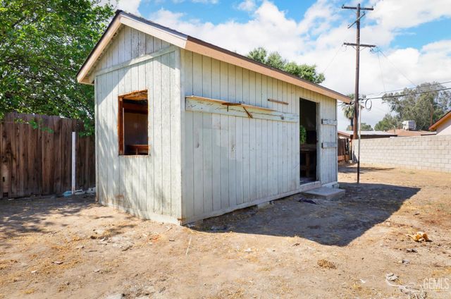 5801 Gowdy Lane, Bakersfield, CA 93307