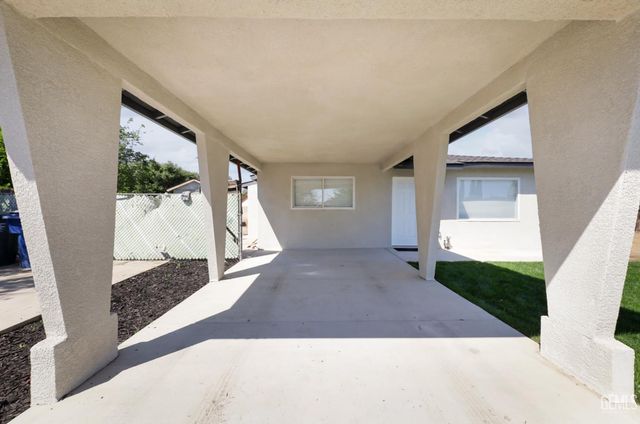 5801 Gowdy Lane, Bakersfield, CA 93307