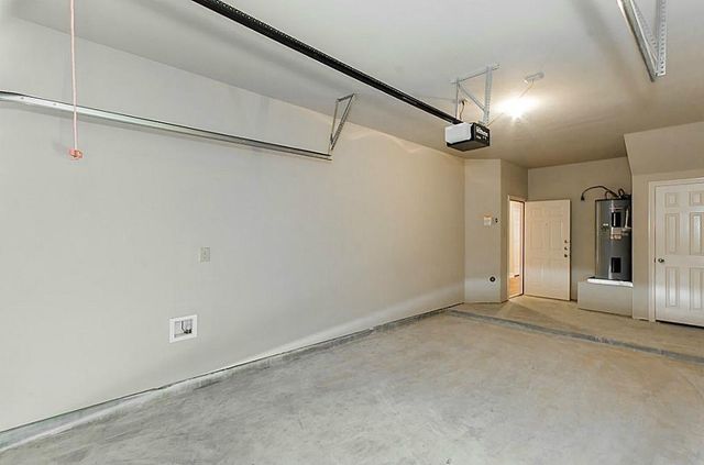 62 Woodland Hills Drive B, Conroe, TX 77303