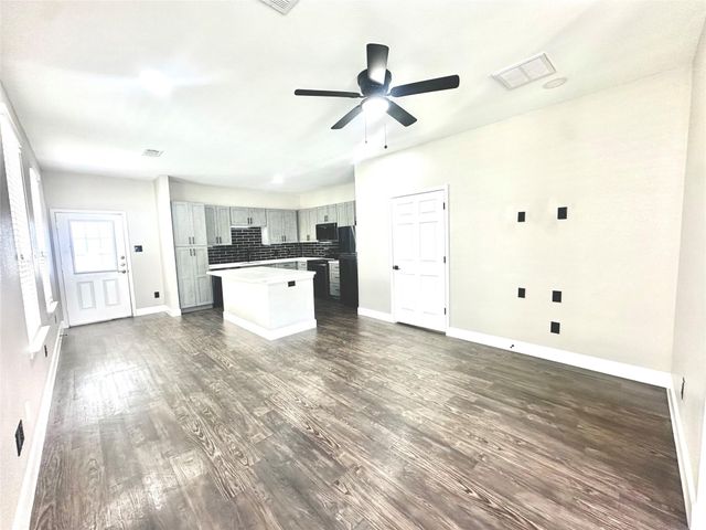 62 Woodland Hills Drive B, Conroe, TX 77303