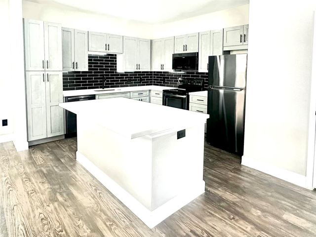 62 Woodland Hills Drive B, Conroe, TX 77303