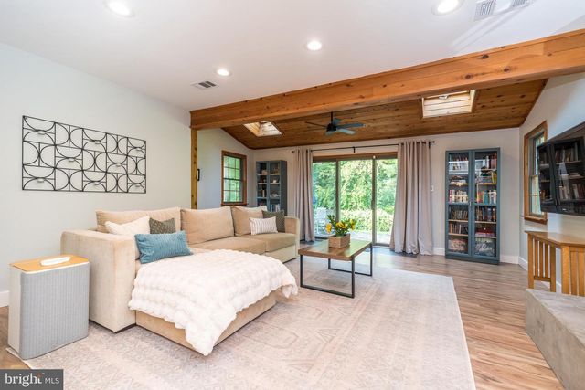 2045 FOSTER RD, Hatfield, PA 19440