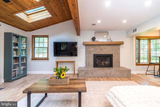 2045 FOSTER RD, Hatfield, PA 19440