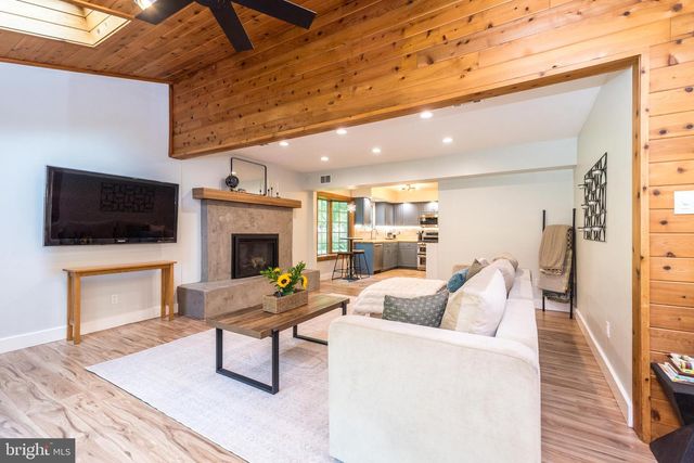 2045 FOSTER RD, Hatfield, PA 19440