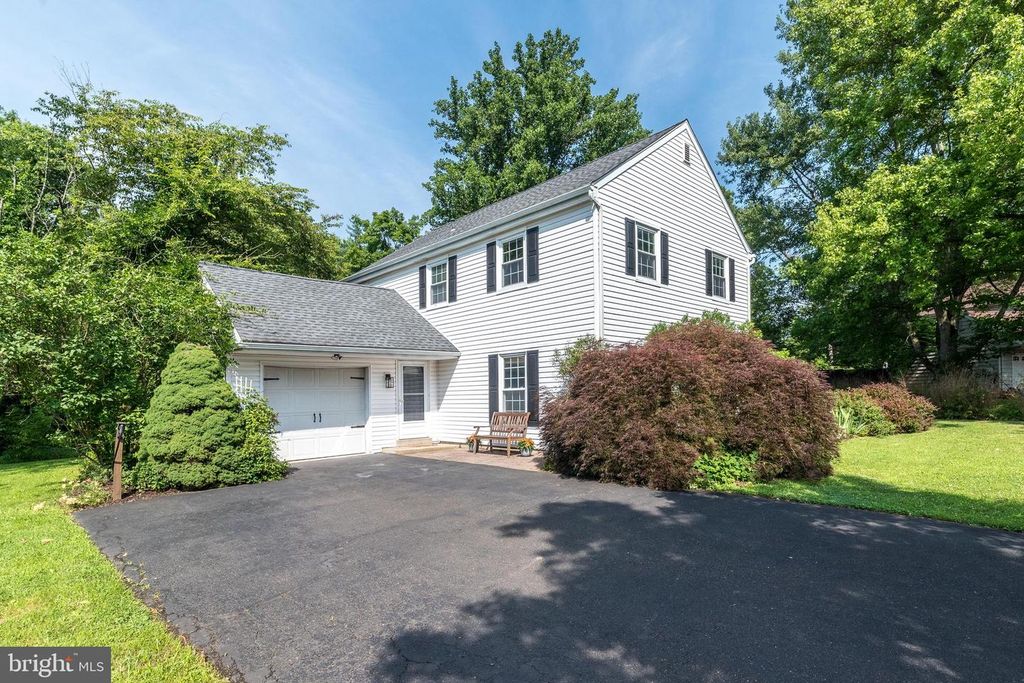 2045 FOSTER RD, Hatfield, PA 19440