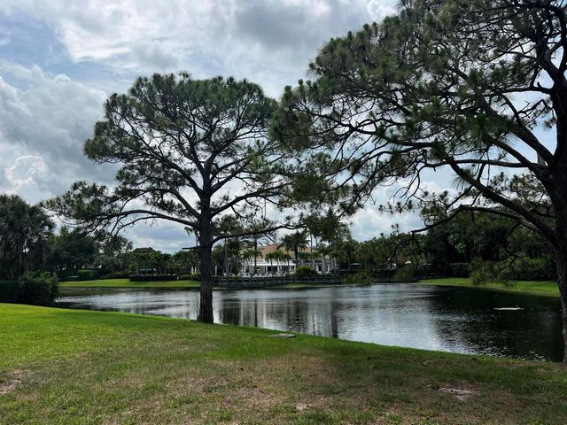 111 Caballo Lane, Jupiter, FL 33458