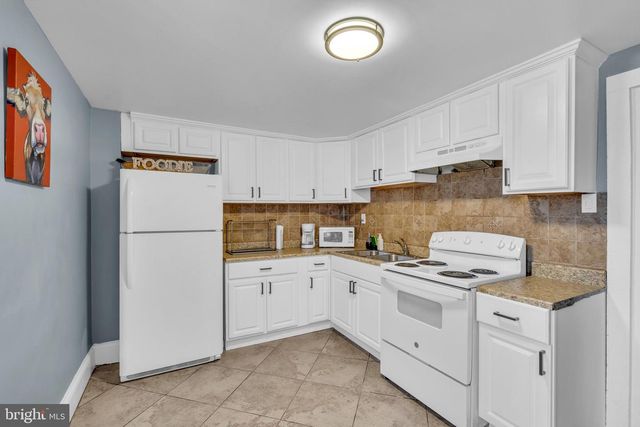 905 W MARSHALL ST, Norristown, PA 19401