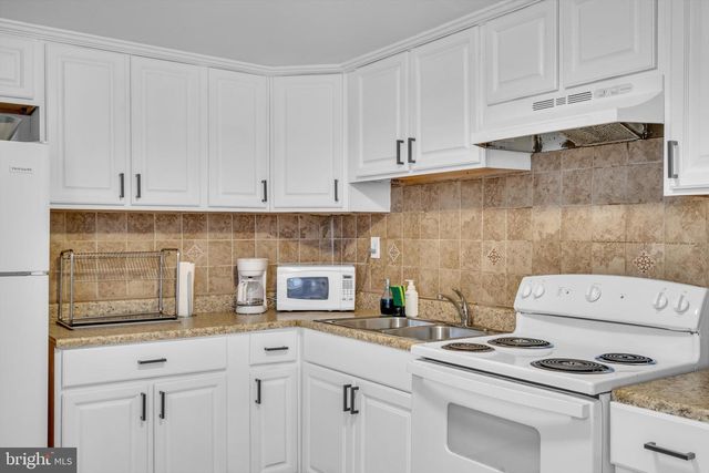 905 W MARSHALL ST, Norristown, PA 19401