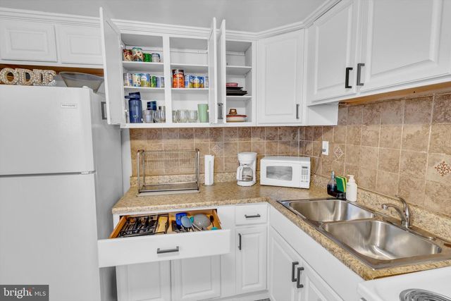 905 W MARSHALL ST, Norristown, PA 19401