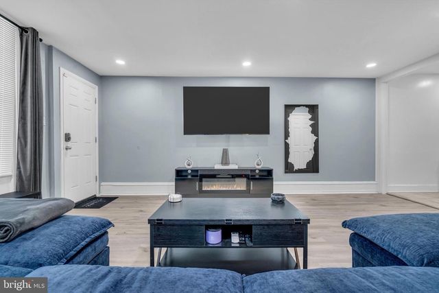 905 W MARSHALL ST, Norristown, PA 19401