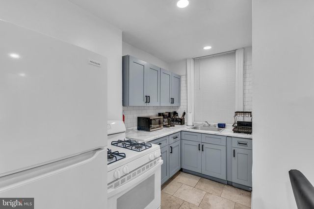 905 W MARSHALL ST, Norristown, PA 19401