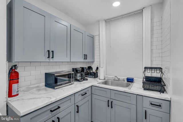 905 W MARSHALL ST, Norristown, PA 19401