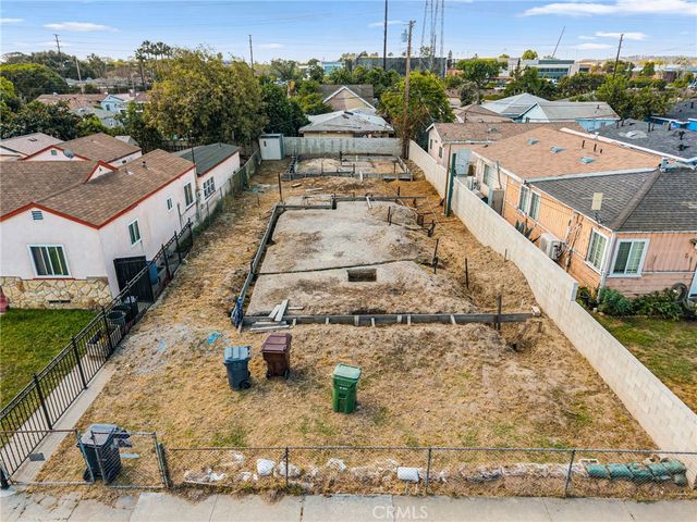 1114 E Glencoe, Compton, CA 90221