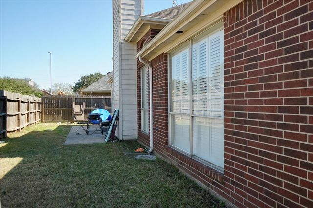 1806 Shadow Haven Court, Fresno, TX 77545