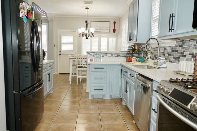 1806 Shadow Haven Court, Fresno, TX 77545