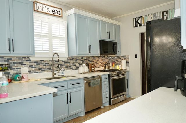 1806 Shadow Haven Court, Fresno, TX 77545