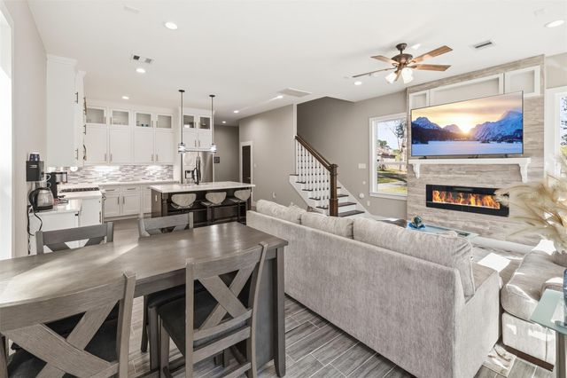 294 Apple Valley, Conroe, TX 77304