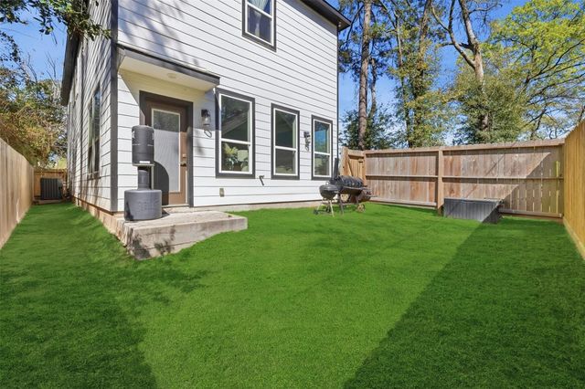 294 Apple Valley, Conroe, TX 77304