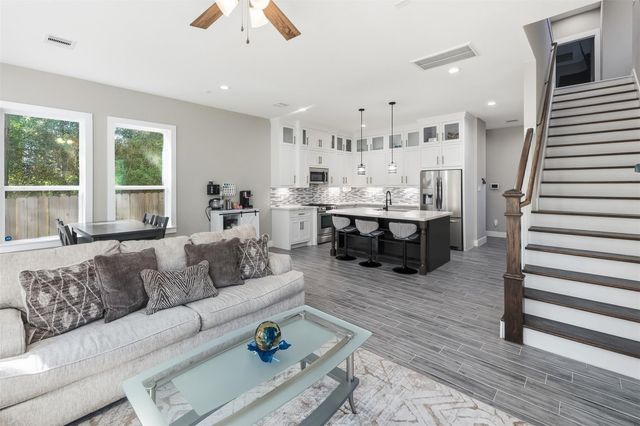 294 Apple Valley, Conroe, TX 77304