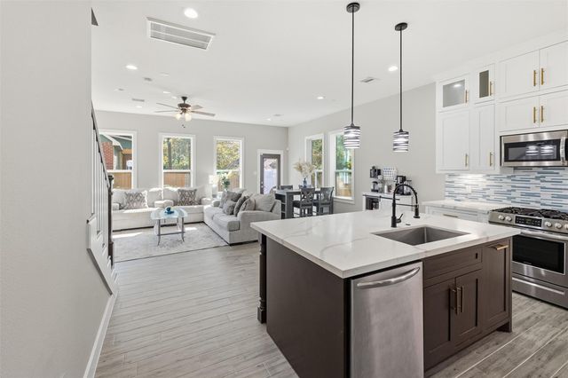 294 Apple Valley, Conroe, TX 77304