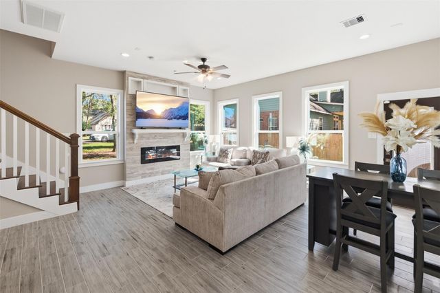 294 Apple Valley, Conroe, TX 77304