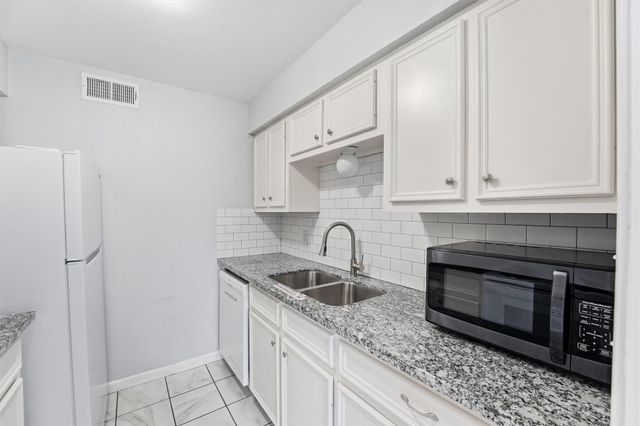 7900 Westheimer Road 146, Houston, TX 77063