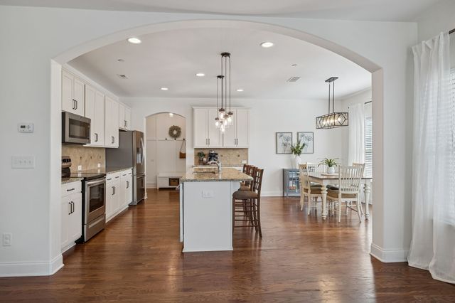 8056 Warren Dr, Nolensville, TN 37135