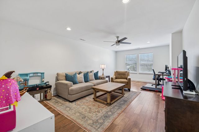 8056 Warren Dr, Nolensville, TN 37135