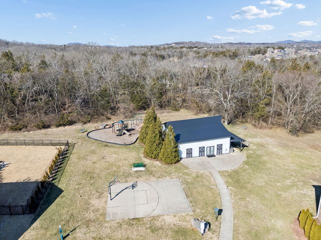8056 Warren Dr, Nolensville, TN 37135