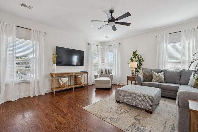 8056 Warren Dr, Nolensville, TN 37135