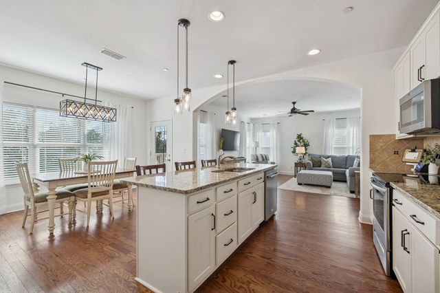 8056 Warren Dr, Nolensville, TN 37135