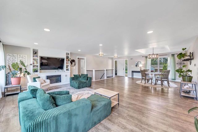 1259 HARBOR LIGHTS ROAD, Suamico, WI 54173
