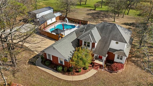 2801 Westlake Drive, Lavaca, AR 72941
