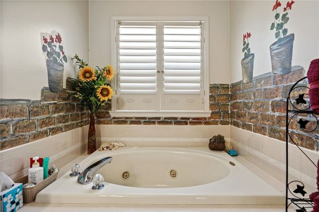 2801 Westlake Drive, Lavaca, AR 72941