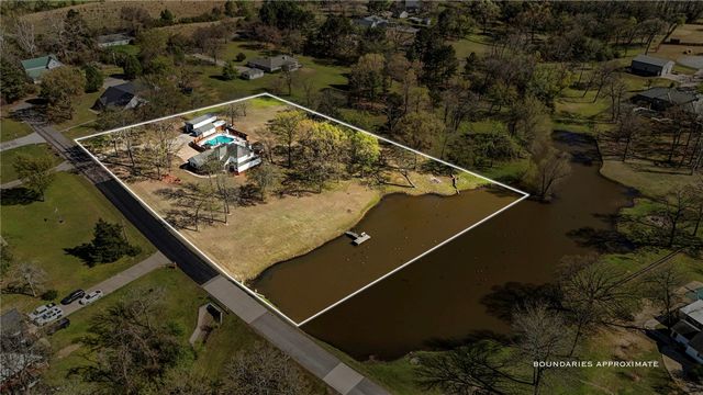 2801 Westlake Drive, Lavaca, AR 72941