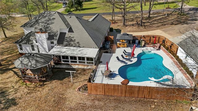 2801 Westlake Drive, Lavaca, AR 72941