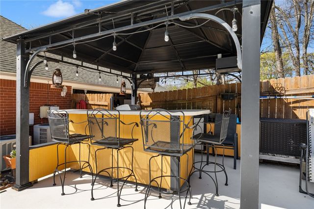 2801 Westlake Drive, Lavaca, AR 72941