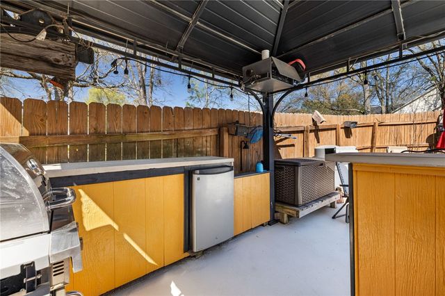 2801 Westlake Drive, Lavaca, AR 72941