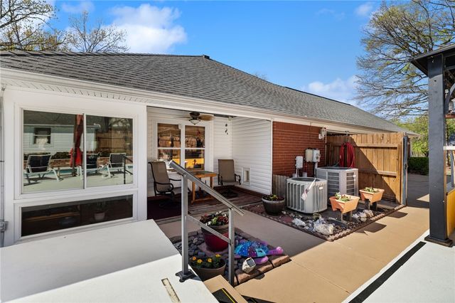 2801 Westlake Drive, Lavaca, AR 72941