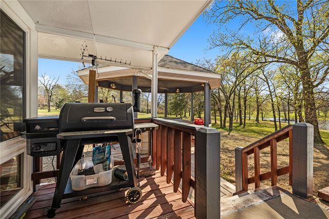 2801 Westlake Drive, Lavaca, AR 72941