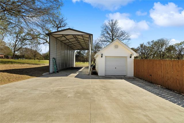 2801 Westlake Drive, Lavaca, AR 72941