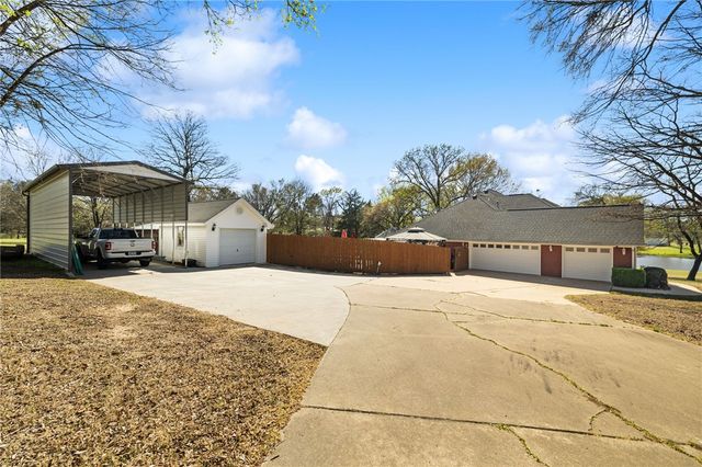 2801 Westlake Drive, Lavaca, AR 72941