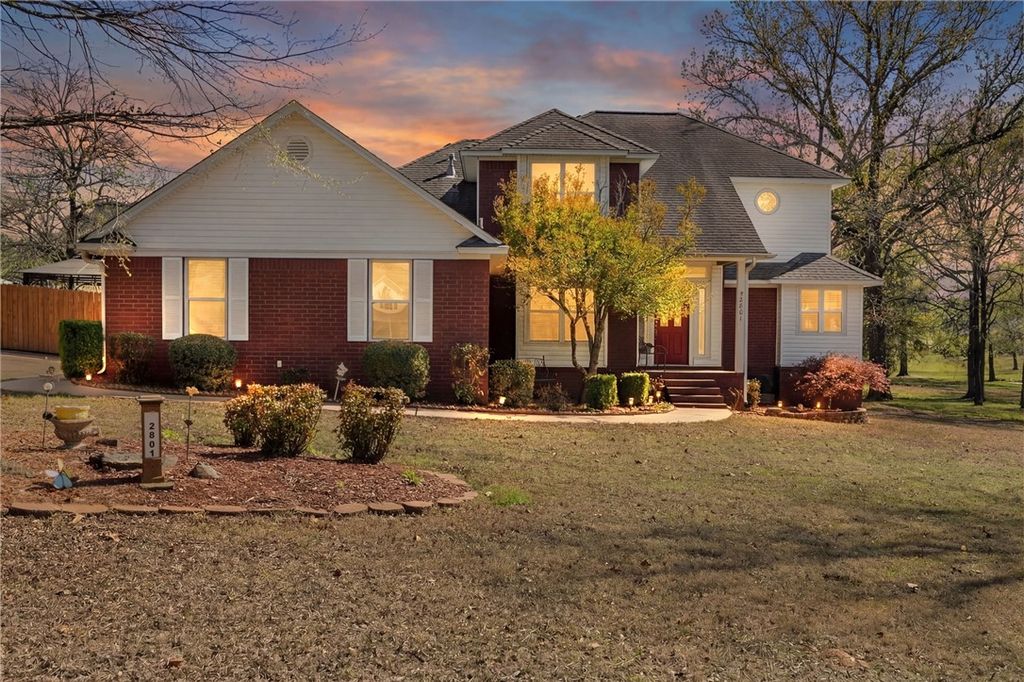 2801 Westlake Drive, Lavaca, AR 72941