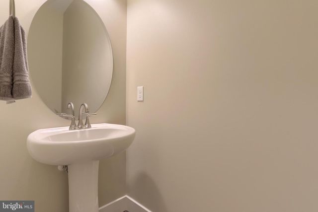 1584 HARRISBURG AVE, Mount Joy, PA 17552