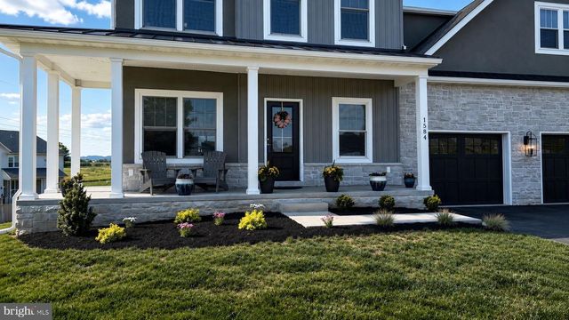 1584 HARRISBURG AVE, Mount Joy, PA 17552